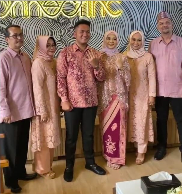 Mantap Nikah Muda, 10 Prosesi Pertunangan Kesha Ratuliu & Adhi Permana