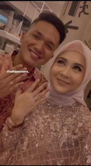 Mantap Nikah Muda, 10 Prosesi Pertunangan Kesha Ratuliu & Adhi Permana