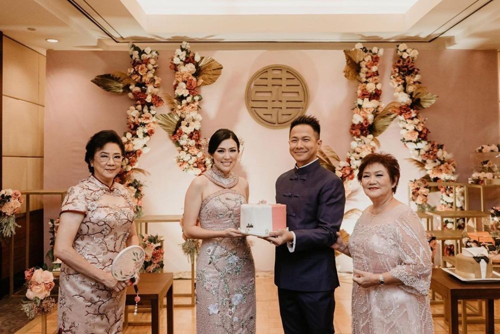 Sah! 10 Potret Pernikahan Delon Idol dengan Pengusaha Asal Semarang 