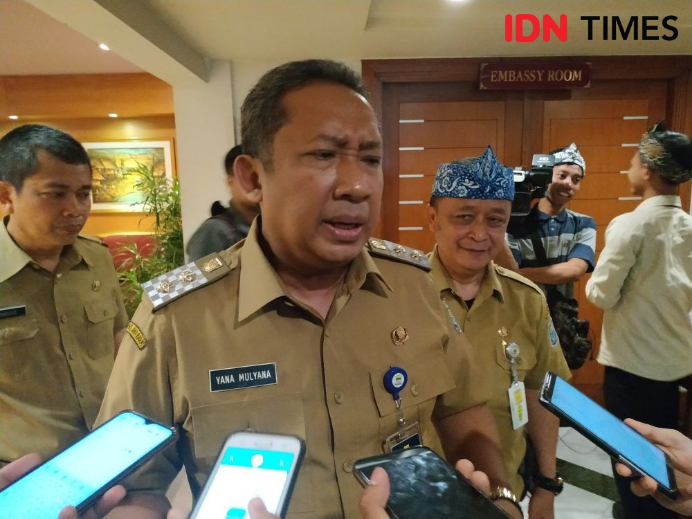 Hujan Datang, Wakil Wali Kota Bandung Heran Ada Sampah Kasur di Sungai