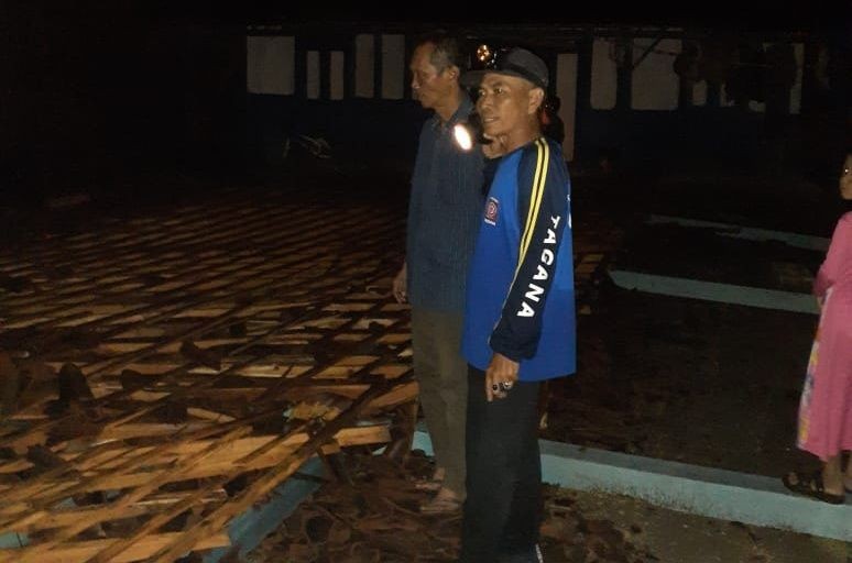 Puting Beliung Landa Bojonegoro, Satu Orang Terluka Tertimpa Rumah  