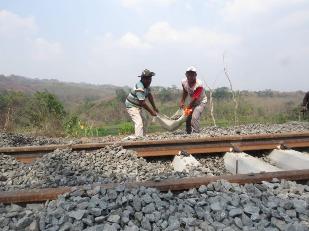 Jalur Kereta Ciranjang-Cipatat Ditargetkan Beroperasi pada Awal 2020