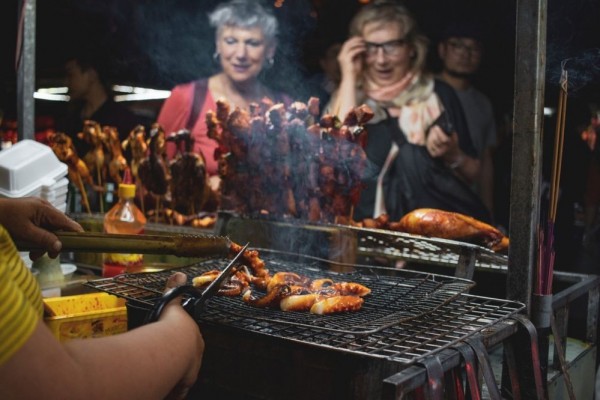 https://cdn.idntimes.com/content-images/post/20191111/people-watching-barbecues-getting-cooked-2010701-dd70a2dc9a44511f2fd7ae7cea047baf_200x200.jpg