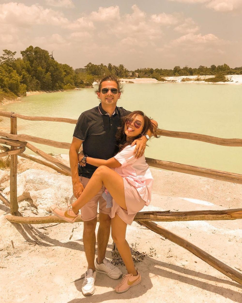 Kompak Sekaligus Kocak! 10 Momen Romantis Rachel Goddard dan Suami