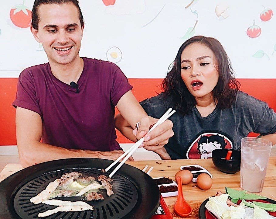 Kompak Sekaligus Kocak! 10 Momen Romantis Rachel Goddard dan Suami