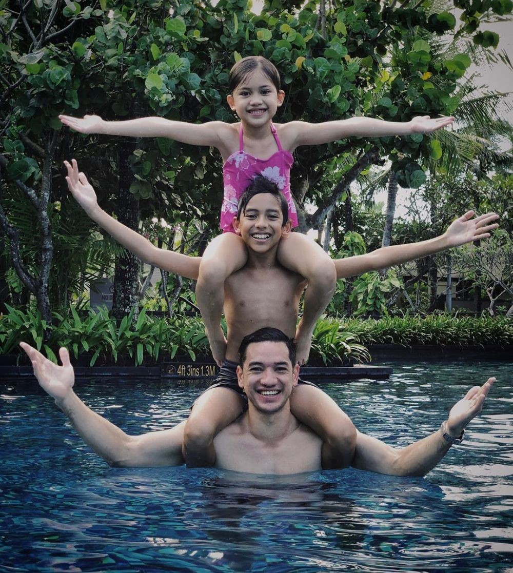 Idaman Banget, 10 Artis Kala Menjadi Ayah