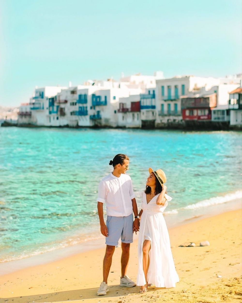 Kompak Sekaligus Kocak! 10 Momen Romantis Rachel Goddard dan Suami