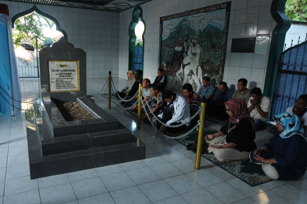 3 Pahlawan Nasional dari Pulau Jawa yang Dimakamkan di Sulawesi