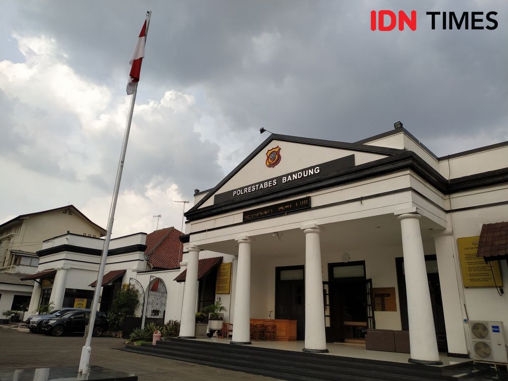 Dilaporkan Menipu, Irwansyah dan Zaskia Sungkar Datangi Kantor Polisi
