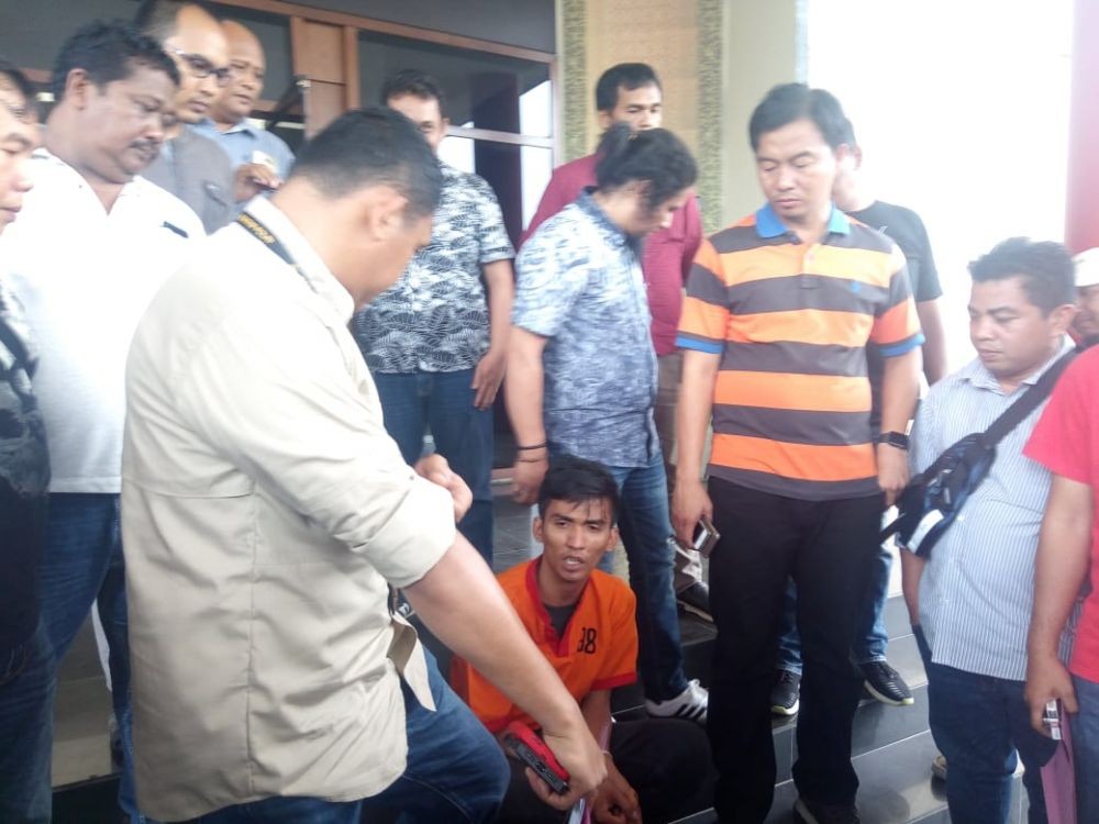 Ditusuk Penumpang 23 Kali, Driver Taksi Online di Palembang Kritis 