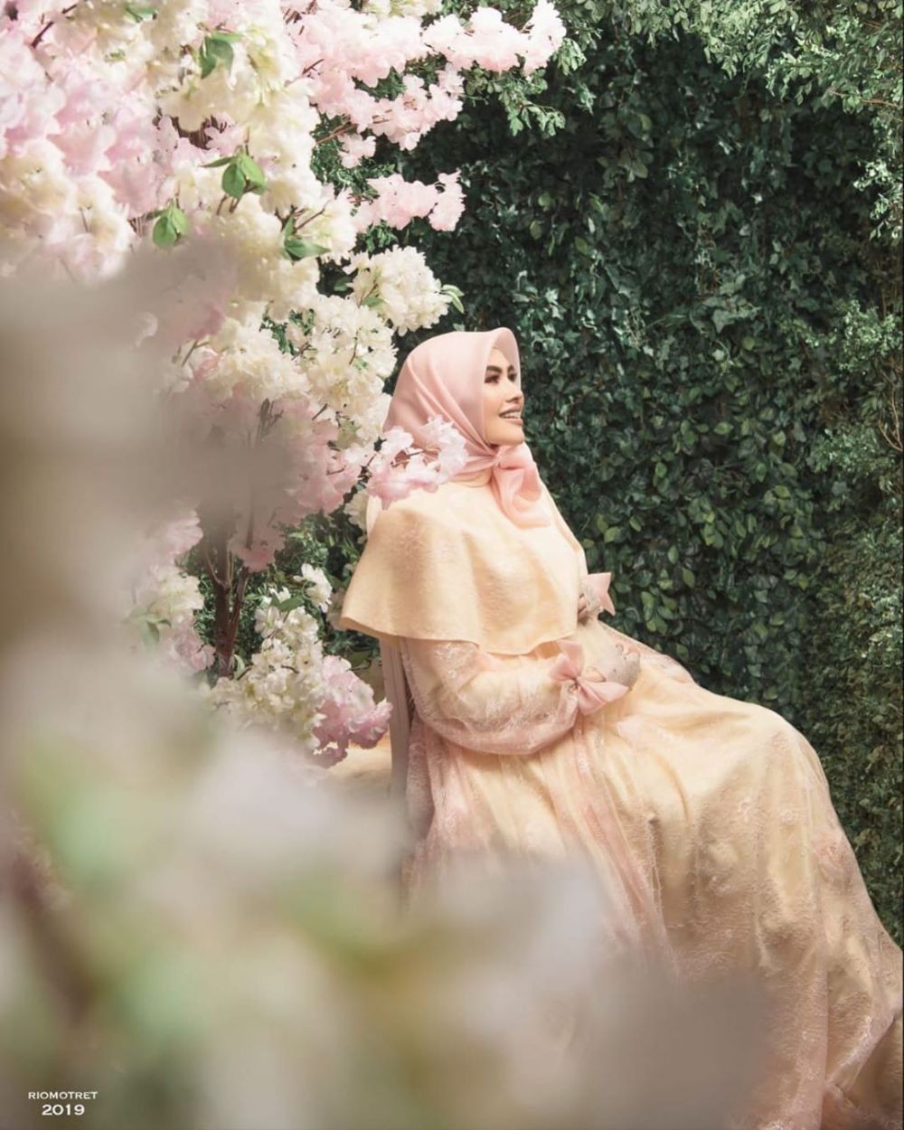 Maternity Shoot Dengan Hijab Ala Kartika Putri 