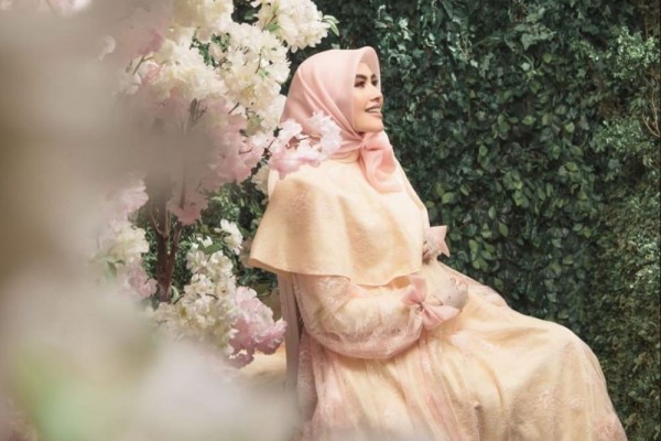 Foto Momen Kehamilan ala Kartika Putri, Auranya Keibuan Banget!