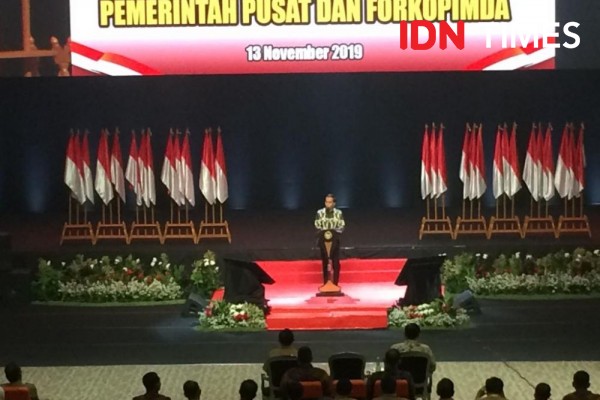 Jokowi Imbau Pemda Tutup Mata Teken Perizinan Investor