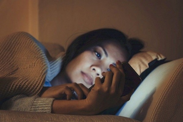 5 Tips Kurangi 'Screen Time' Demi Kesehatan Mata Kita