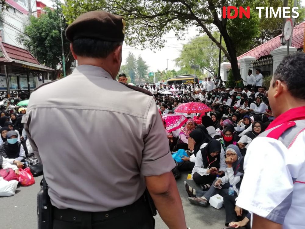 Geruduk DPRD, Ribuan Guru Tidak Tetap di Pati Tuntut Kesejahteraan
