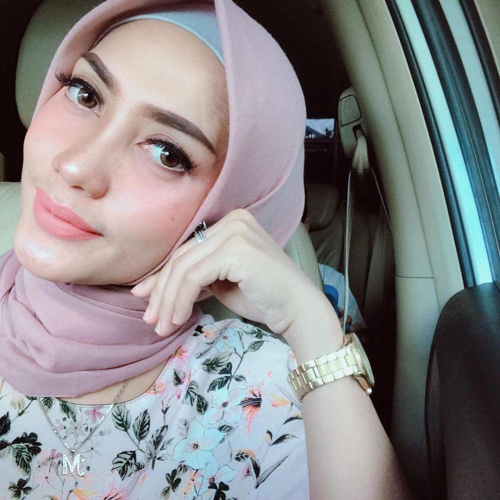 Rahasia Terlihat Awet Muda! 9 Warna Lipstik Mama Lita MasterChef