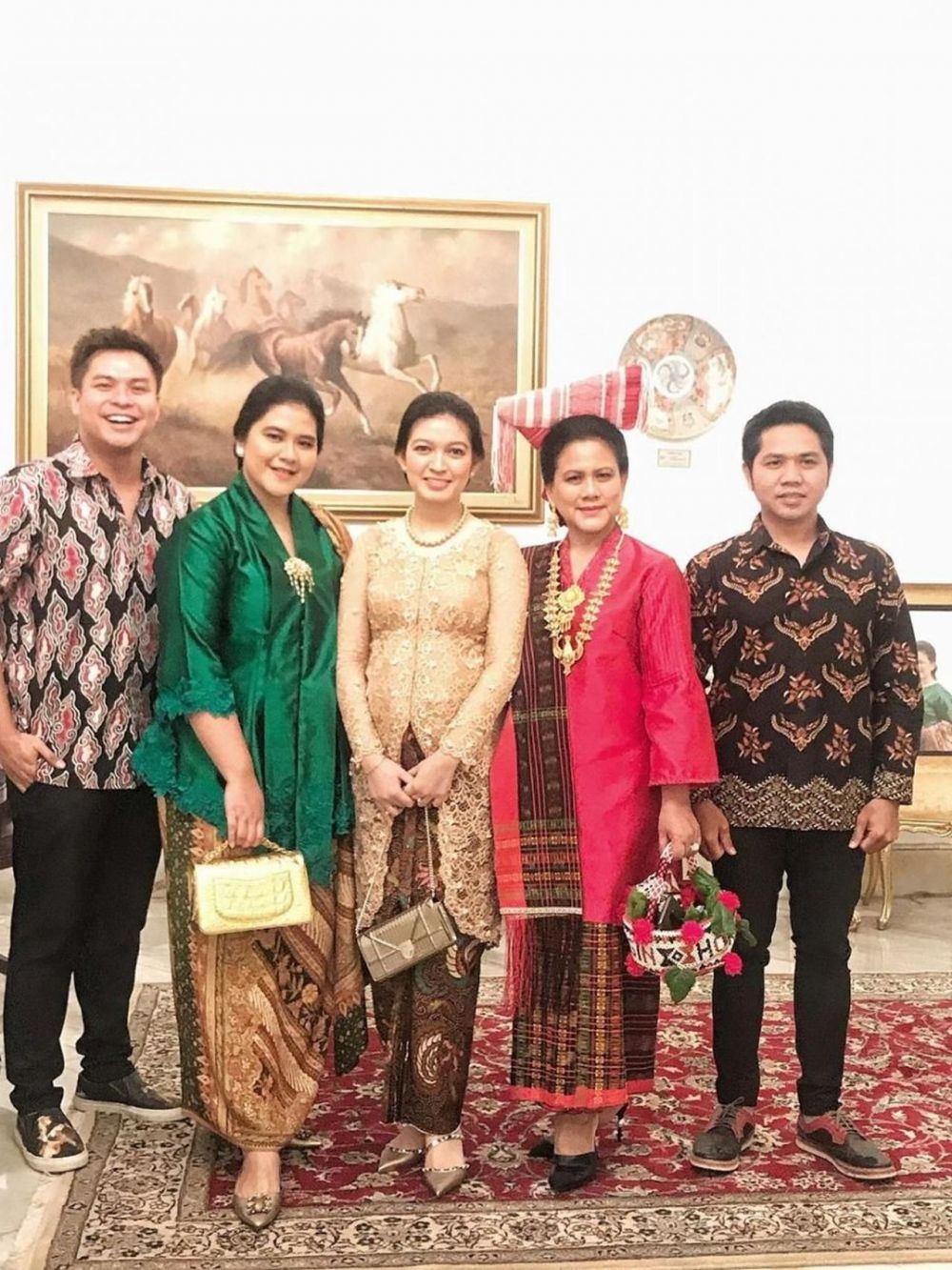 Lahirkan Anak Kedua, 10 Potret Hamil hingga Melahirkan Selvi Ananda