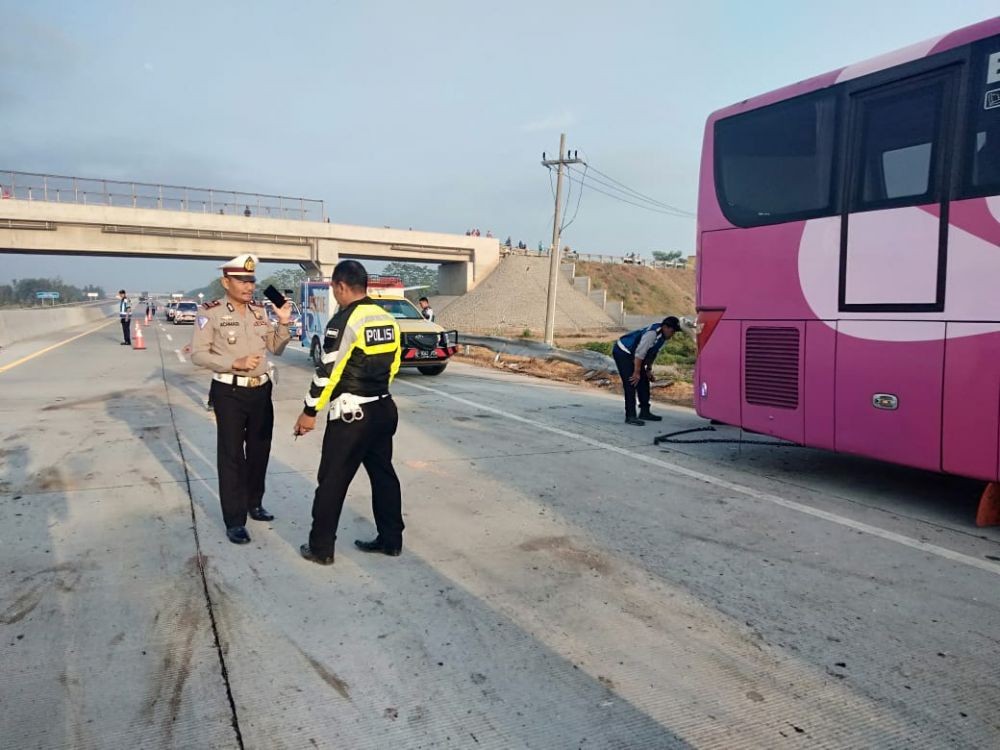 Kecelakaan Maut Bus Tabrak Tronton di Tol Pasuruan, Empat Orang Tewas