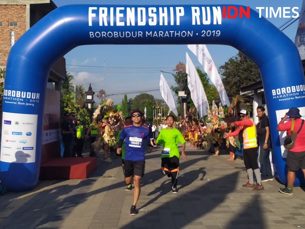 [FOTO] Keseruan Friendship Run di Ajang Borobudur Marathon 2019