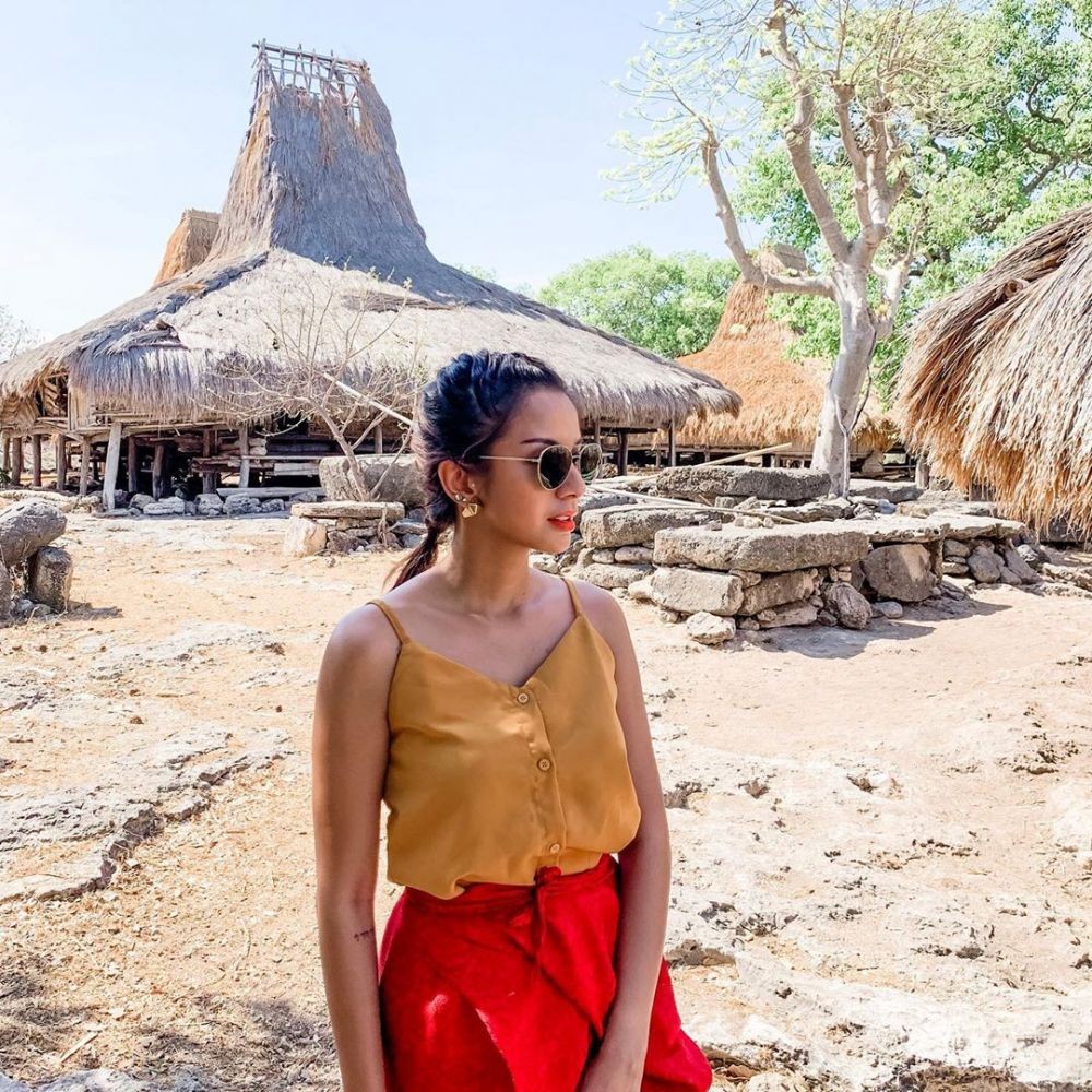 Pemotretan di Sumba, Tengok 10 Potret Pamer Body Goals Kirana Larasati