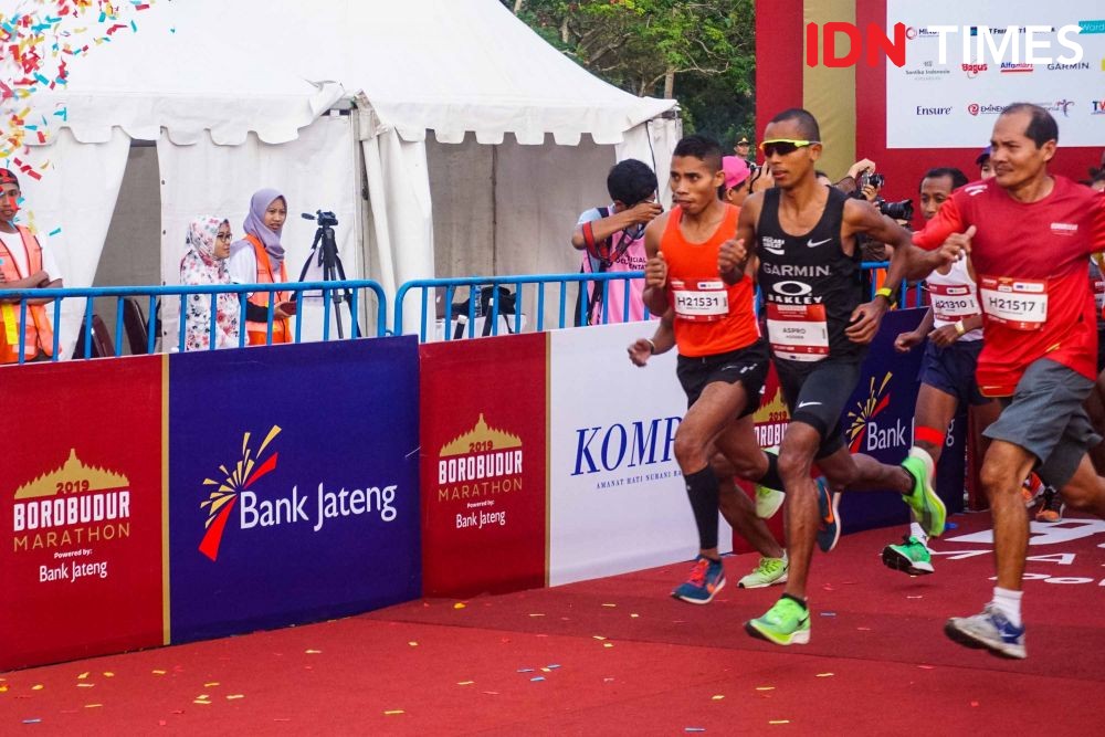 [FOTO] Pelari Kenya Sapu Bersih Juara di Borobudur Marathon 2019