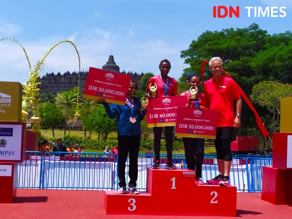 [FOTO] Irma Buyarkan Impian Kenya Borong Medali di Borobudur Marathon 