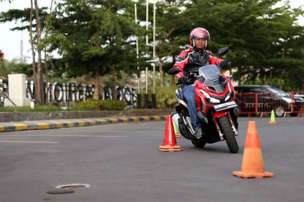 Cara Mengerem Motor Matic Dengan Aman