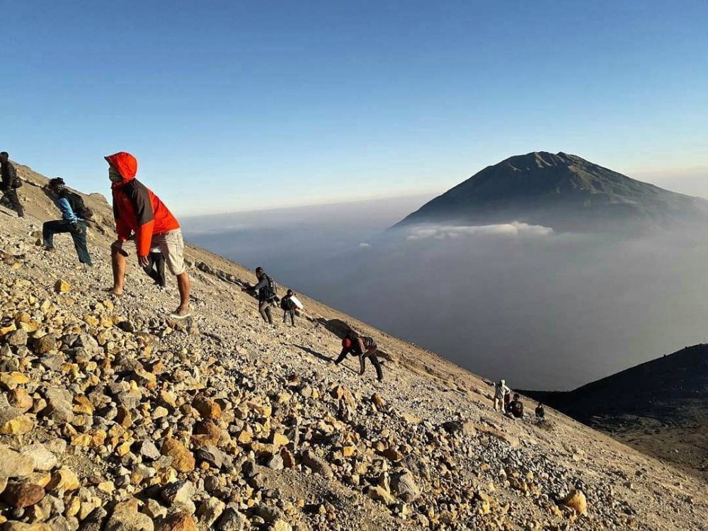 Info Harga dan Rute Gunung Merapi, Perhatikan Sebelum Mendaki!