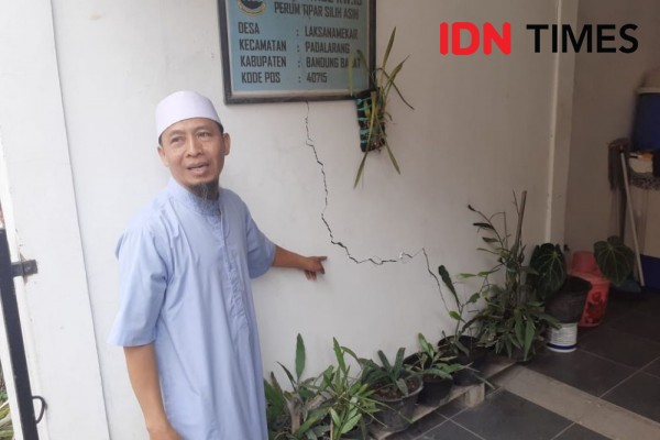 Rumah Retak Akibat Pengeboman untuk Terowongan KCIC, Hengky No Comment