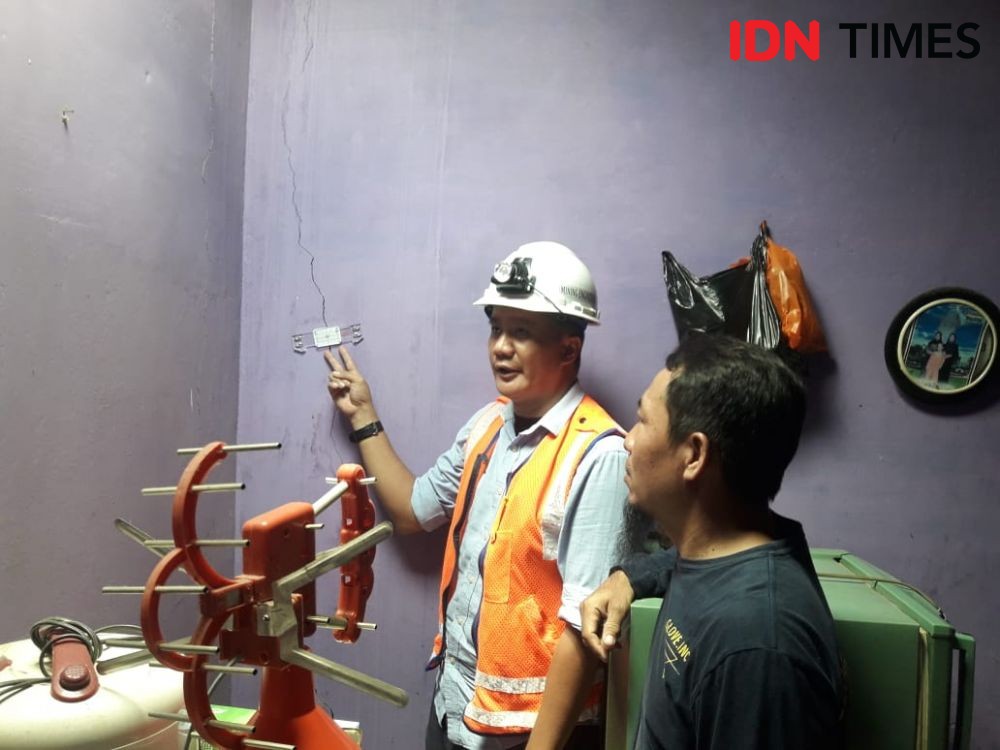 Rumah Retak Akibat Pengeboman untuk Terowongan KCIC, Hengky No Comment
