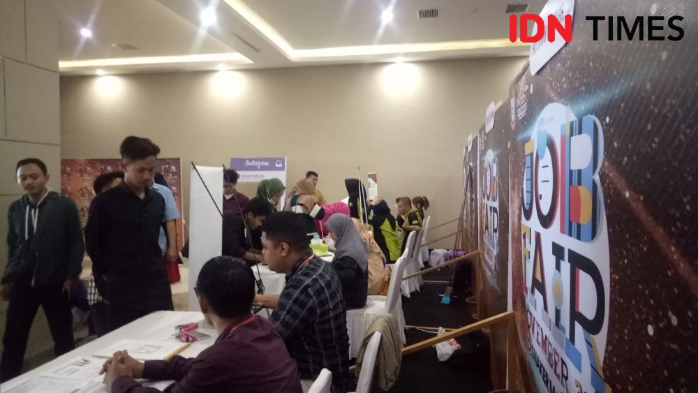Pencari Kerja Padati Job Fair Disnaker Makassar