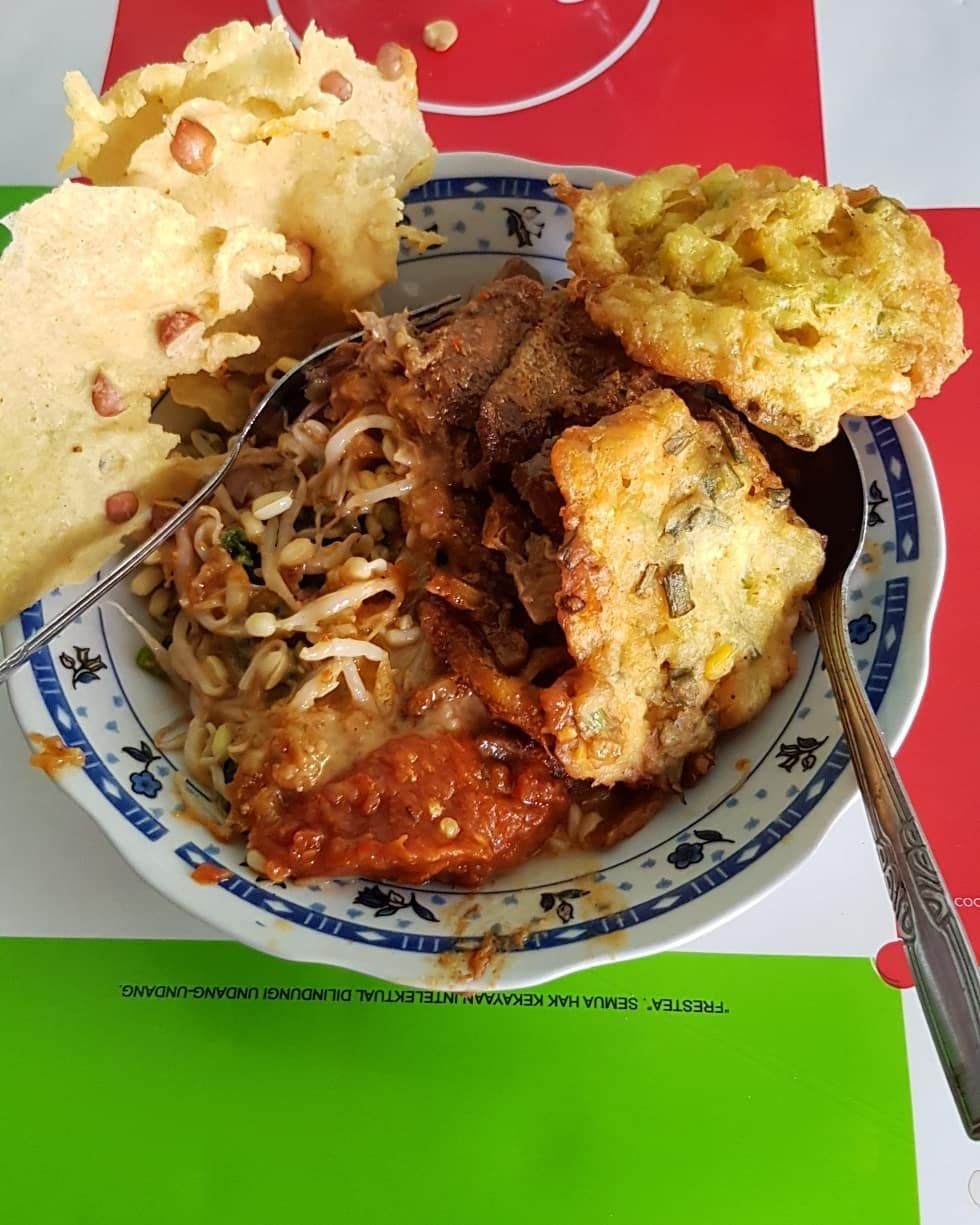 7 Rekomendasi Nasi Pecel Paling Enak di Surabaya, Bikin Lupa Diet! 
