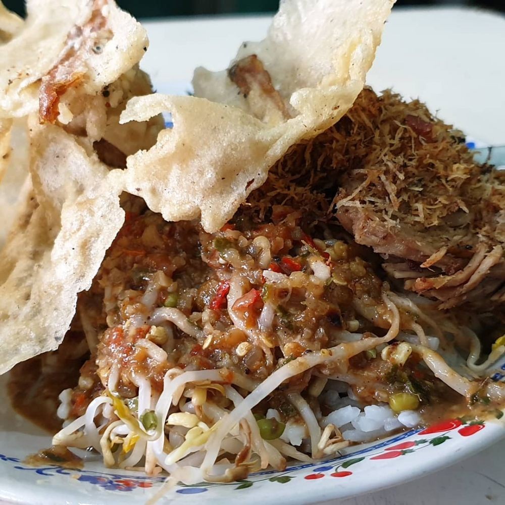 7 Rekomendasi Nasi Pecel Paling Enak di Surabaya, Bikin Lupa Diet! 