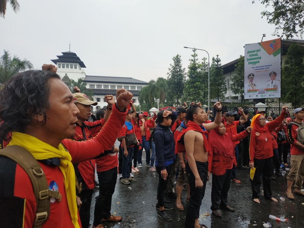 Soal UMK, Ridwan Kamil Beri Surat Cinta pada Para Buruh Lewat Instagram 