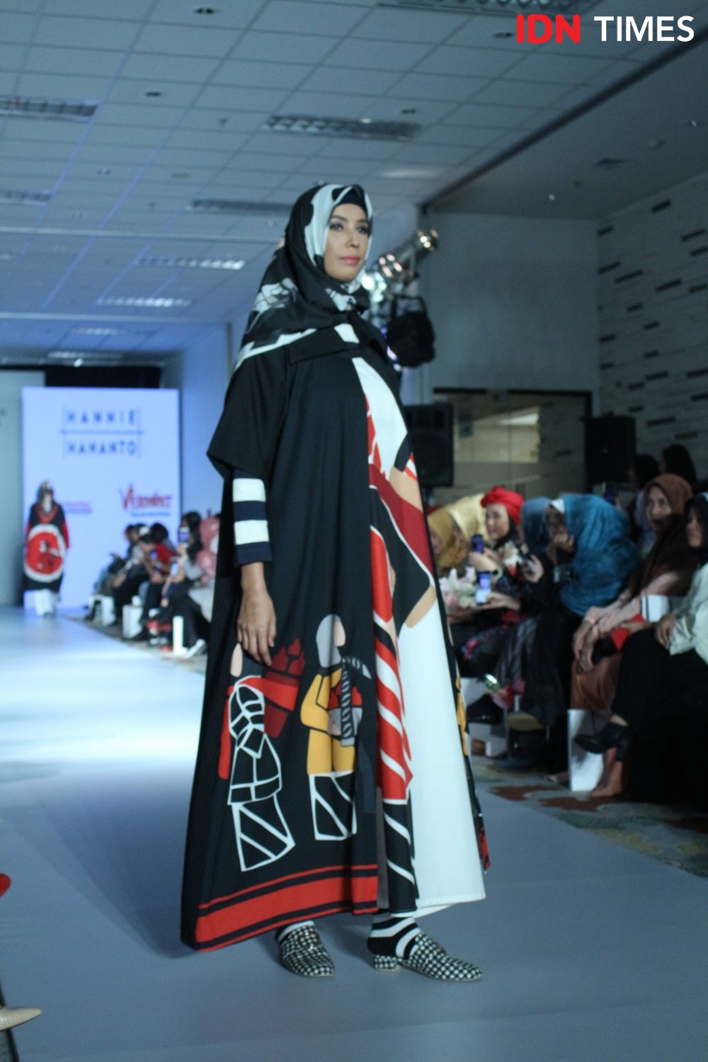 12 Koleksi Fashion Hijab  dalam  Jakarta Fashion Trend 2022 