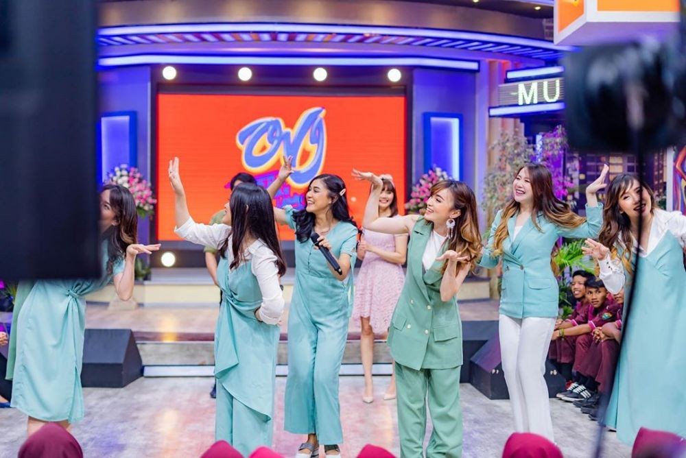 Energik, 10 Potret Cherrybelle saat Manggung Lagi