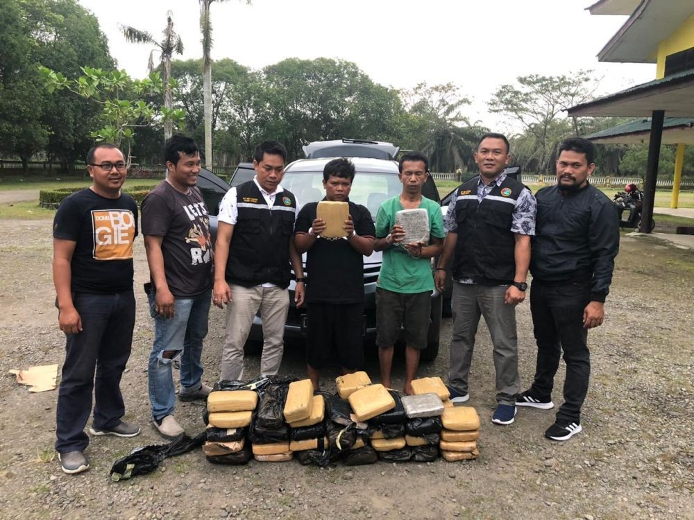 Akan Edarkan 58 Kg Ganja di Bandung, 2 Pria Ditangkap Polisi Langkat
