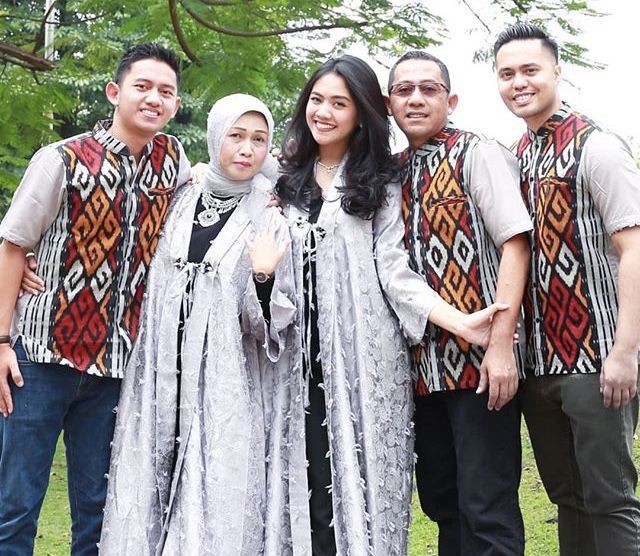 Family Man Idaman! 10 Momen Manis Kedekatan Adamas Belva dan Keluarga 