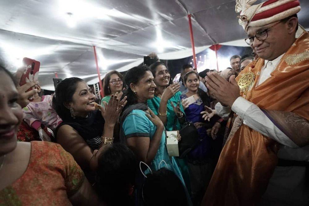 FOTO: Gaya Anies Baswedan Pakai Baju India Di Festival Deepavali