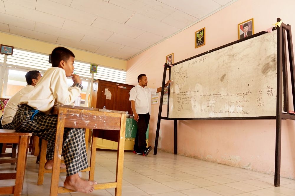 Hanya Digaji Rp300 Ribu, Banyak Guru di Banten Jualan Cilok