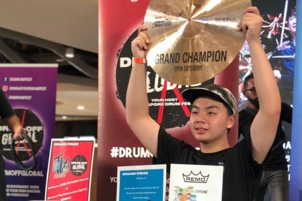 Mengenal Rayner, Drumer Belia Asal Surabaya yang Mulai Mendunia