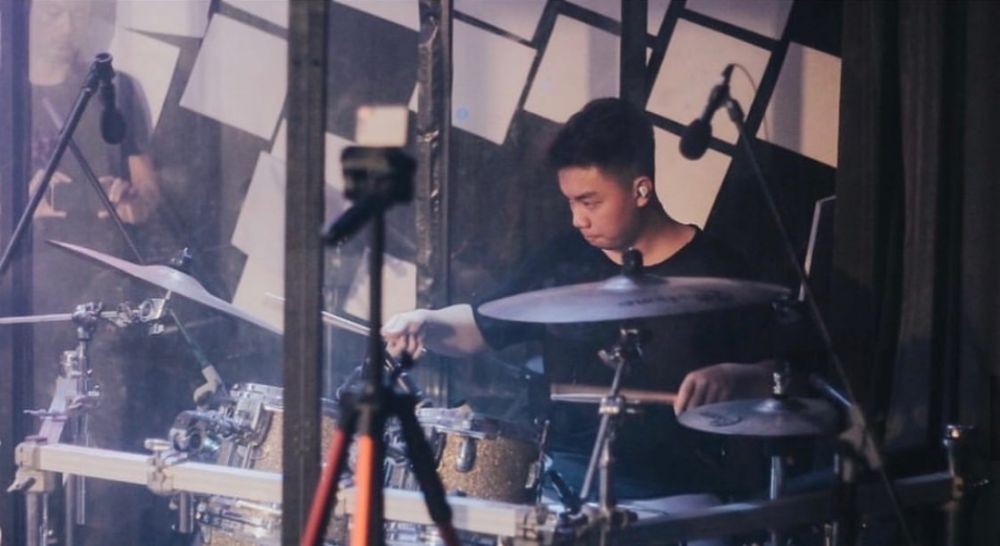 Mengenal Rayner, Drumer Belia Asal Surabaya yang Mulai Mendunia