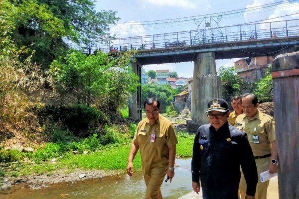 Tinjau Renovasi Jembatan Muharto, Sutiaji: Insya Allah Sesuai Jadwal