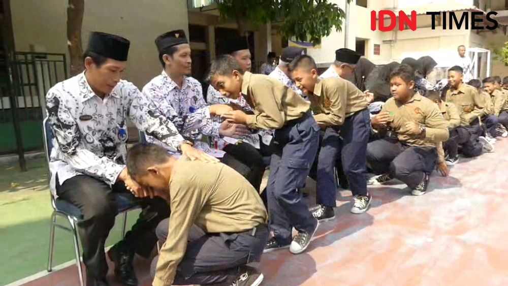 Hanya Digaji Rp300 Ribu, Banyak Guru di Banten Jualan Cilok