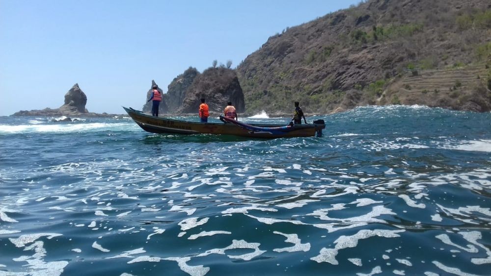 Satu Korban Kapal Nelayan Terbalik di Pantai Nampu Ditemukan Meninggal