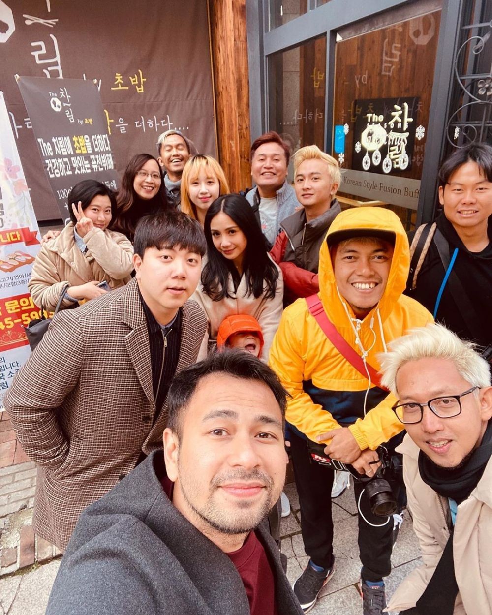 Makin Mesra, 10 Potret Liburan Raffi dan Gigi di Korea Selatan