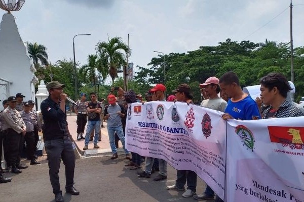 Disebut KPK Terima Duit Korupsi Wawan, Bupati Serang Dituntut Mundur