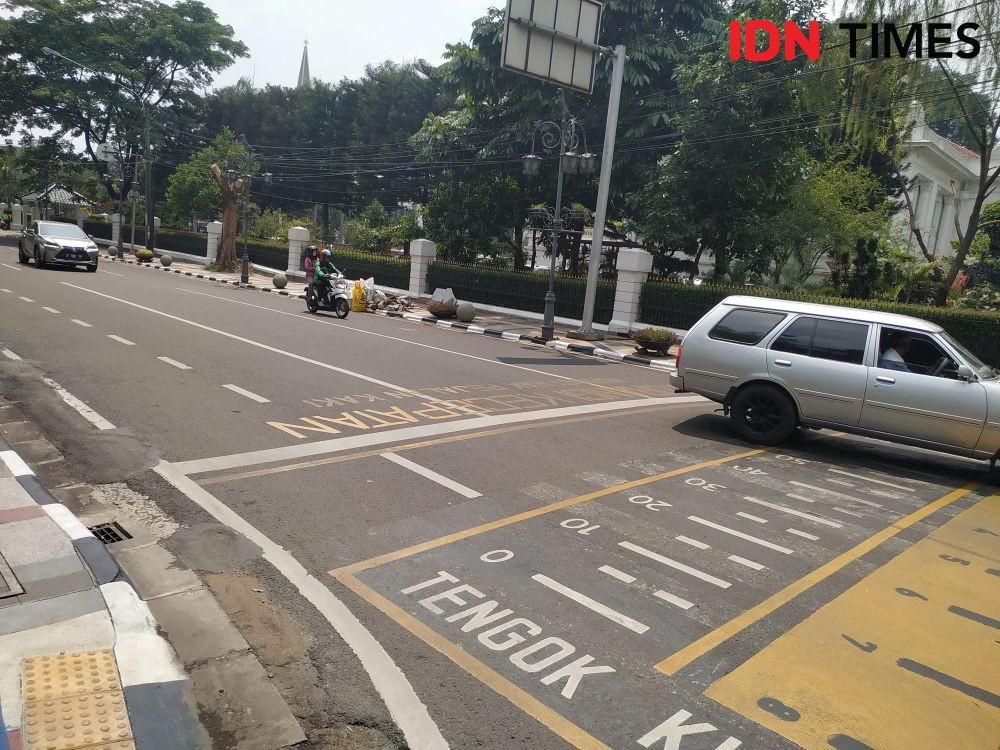 Di Kota Bandung, Pengendara Masuk Jalur Sepeda Belum Disanksi