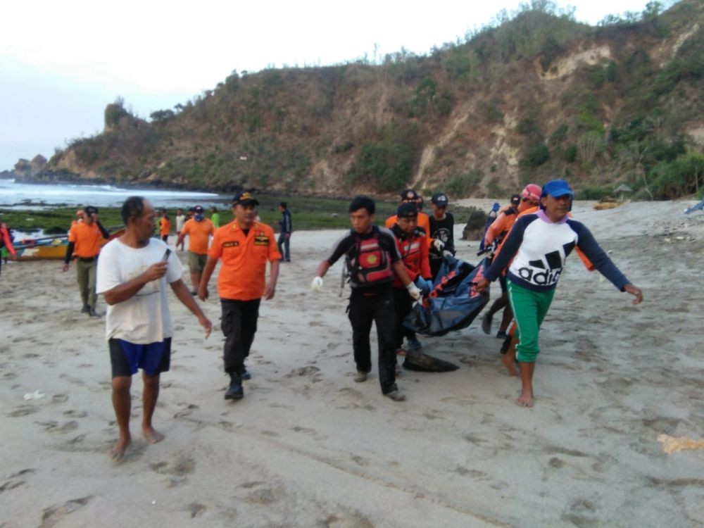 Satu Korban Kapal Nelayan Terbalik di Pantai Nampu Ditemukan Meninggal