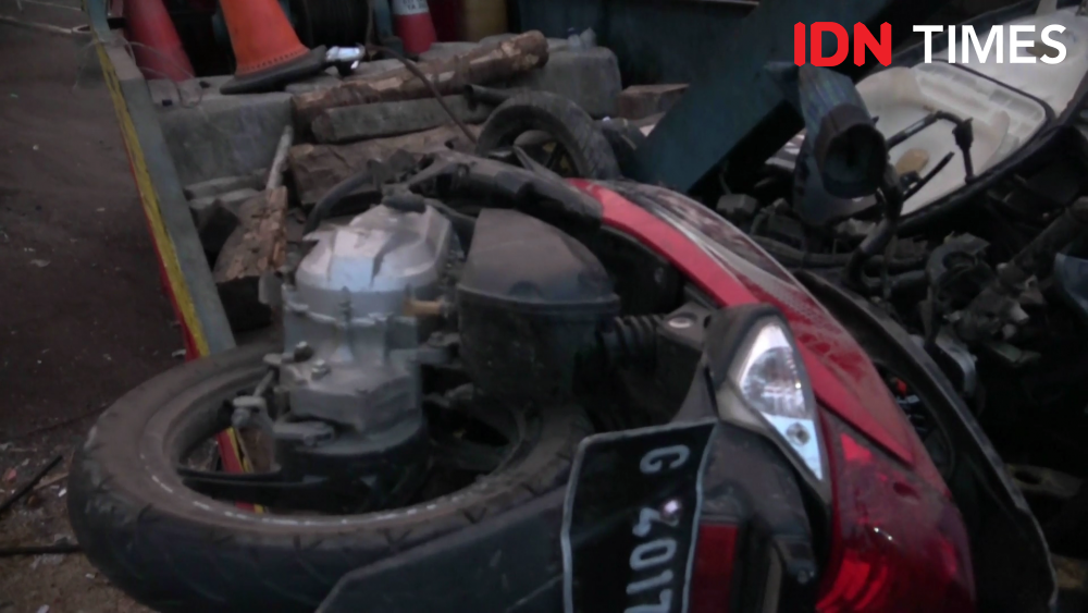 Pengendara Motor di Makassar Tewas Ditabrak Mobil yang Hilang Kendali